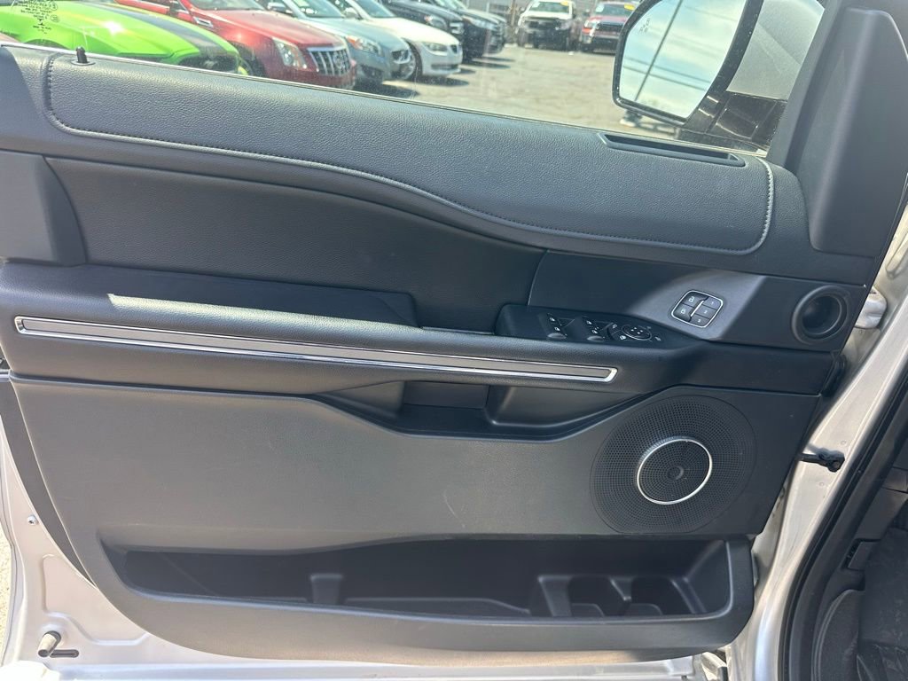 Used 2018 Ford Expedition Max XLT w/ Equipment Group 202A AWD/4WD image 12