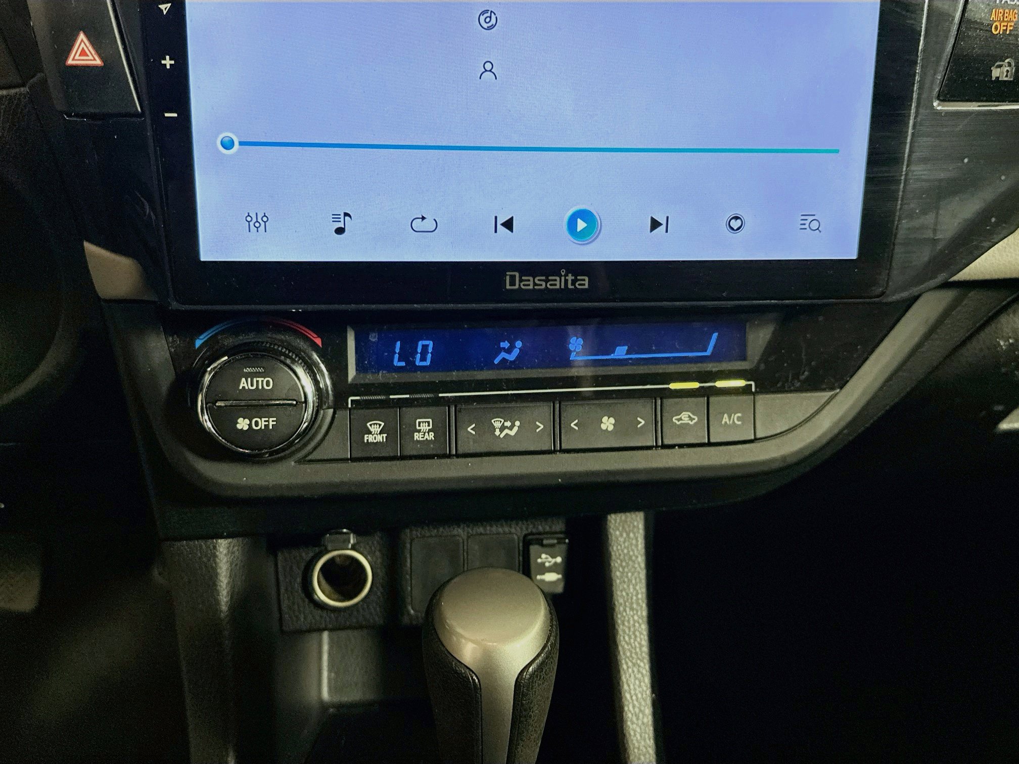 Used 2015 Toyota Corolla LE FWD image 22