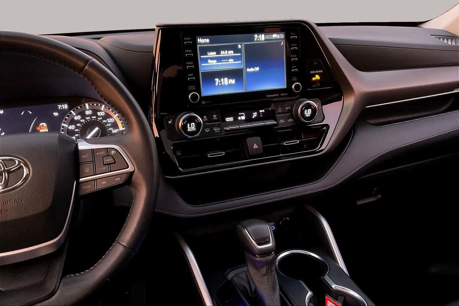 Used 2022 Toyota Highlander XLE FWD image 7