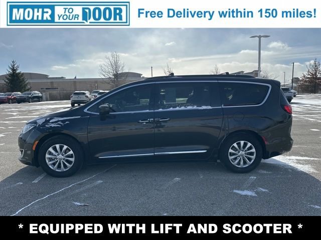 Used 2017 Chrysler Pacifica Touring-L image 8
