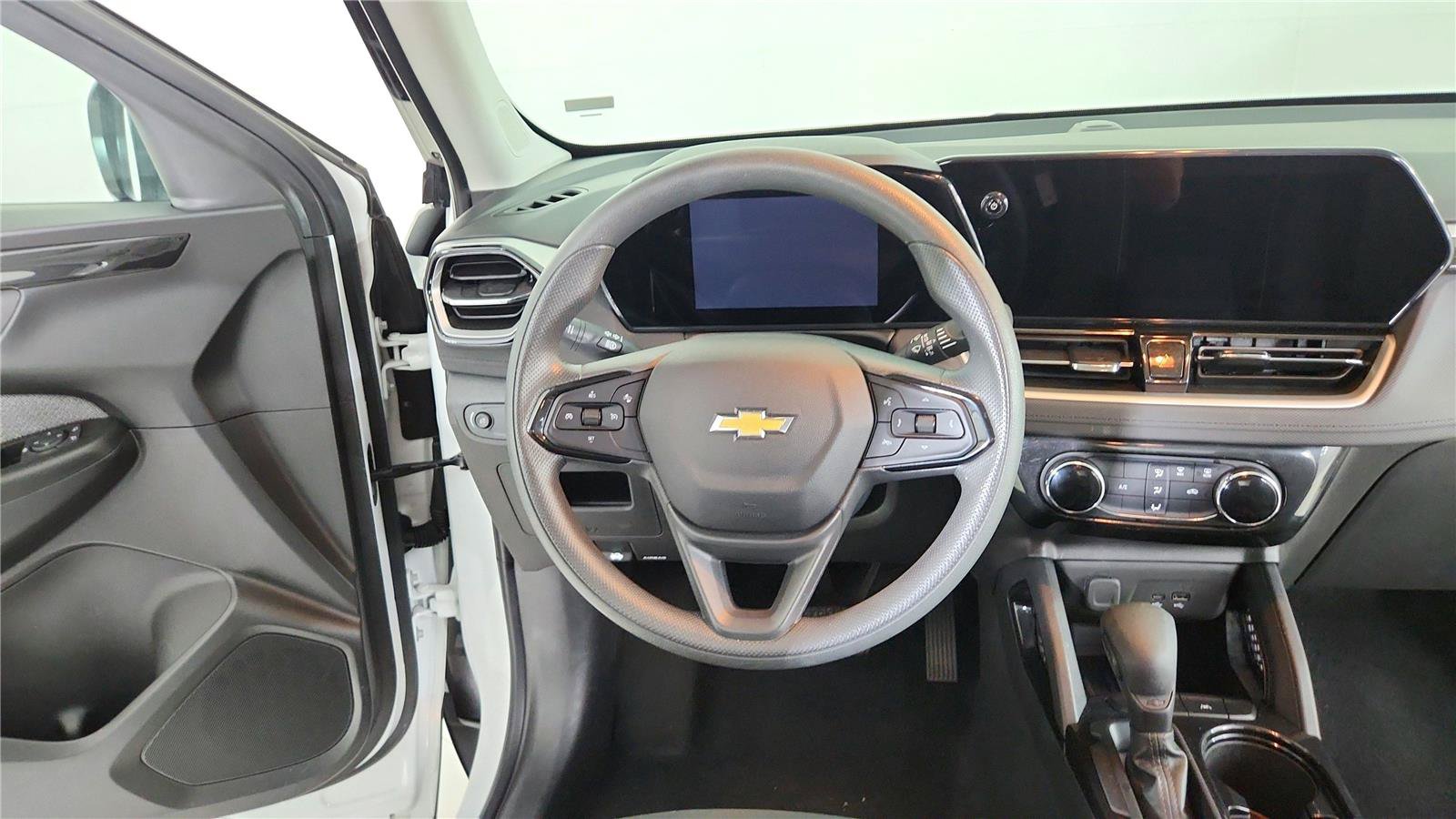 Used 2025 Chevrolet TrailBlazer LT FWD image 19
