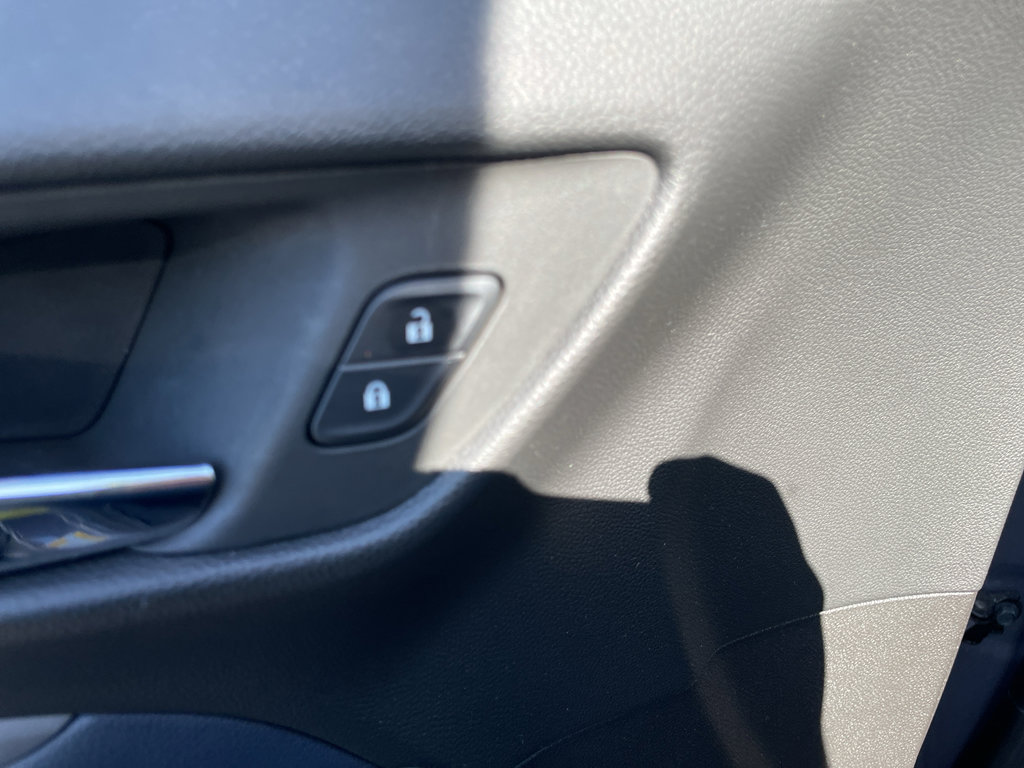 Used 2023 Chevrolet Bolt EUV LT w/ Convenience Package FWD image 19