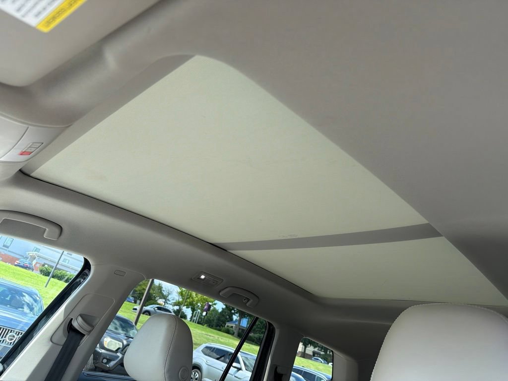 Used 2021 Volkswagen Atlas SE w/ Panoramic Sunroof Package FWD image 24