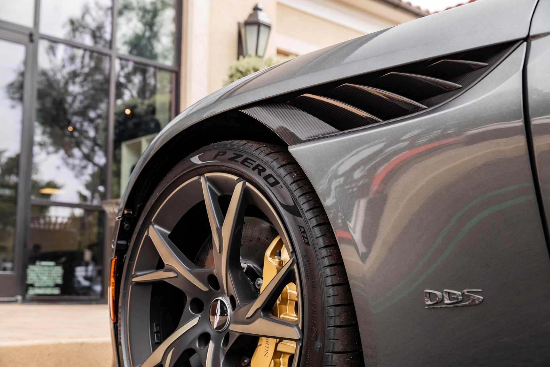 Used 2019 Aston Martin DBS Superleggera RWD image 6