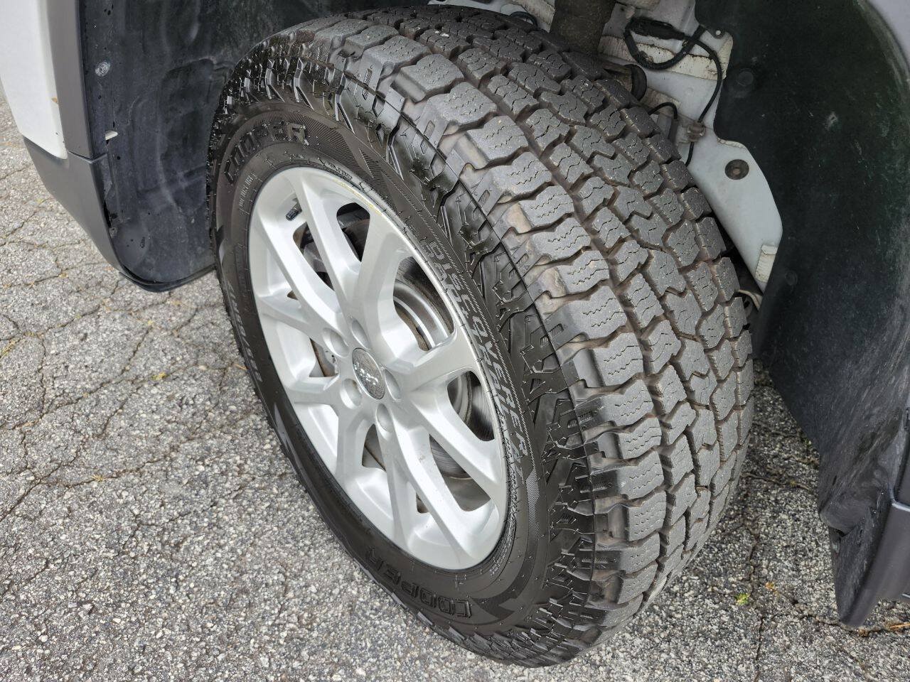 Used 2016 Jeep Cherokee Latitude AWD/4WD image 19