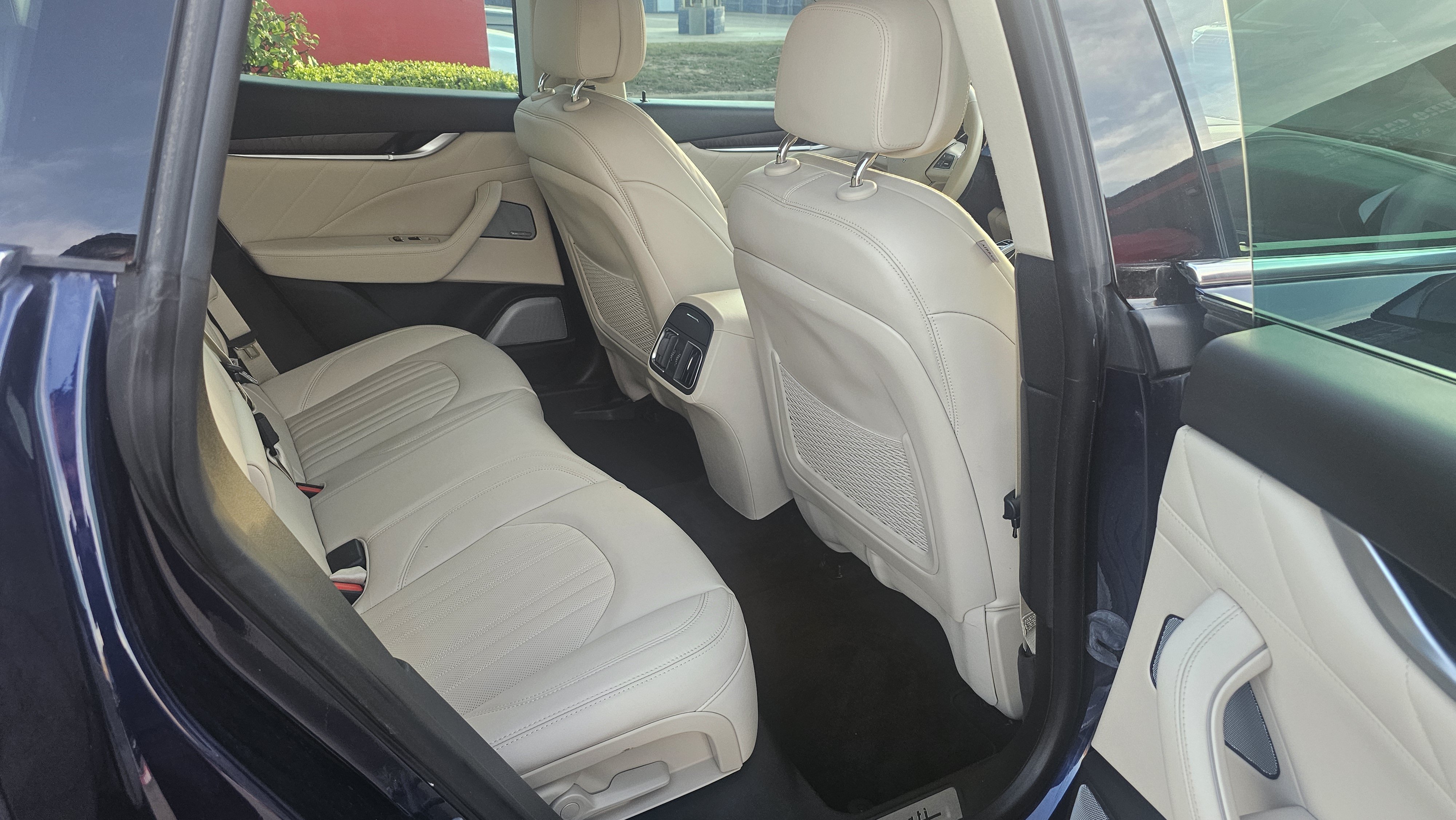 Used 2019 Maserati Levante GranLusso AWD/4WD image 35