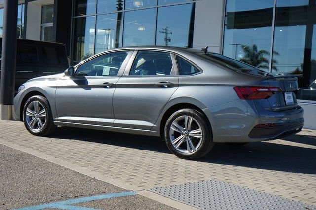 Used 2024 Volkswagen Jetta SE image 6