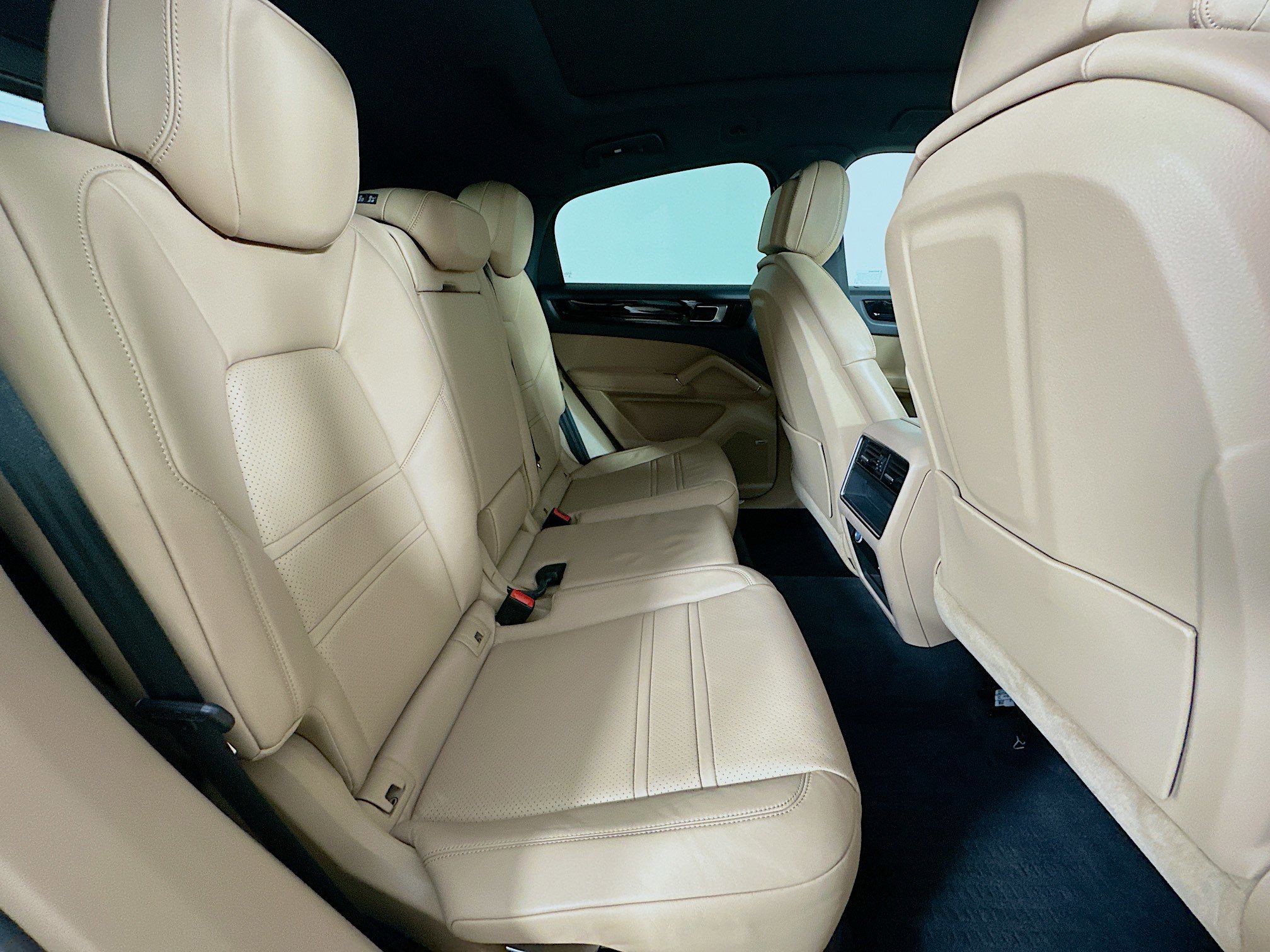 Used 2021 Porsche Cayenne Coupe image 38