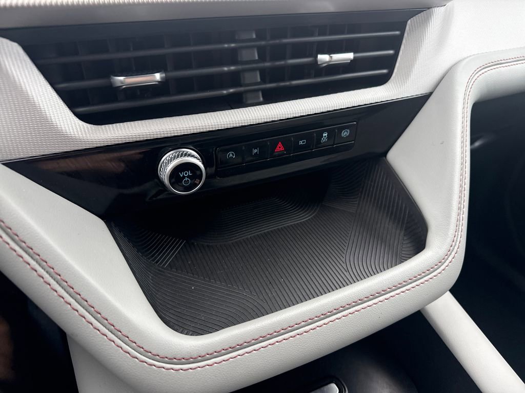 Used 2025 Ford Explorer Active w/ Active Comfort Package image 42