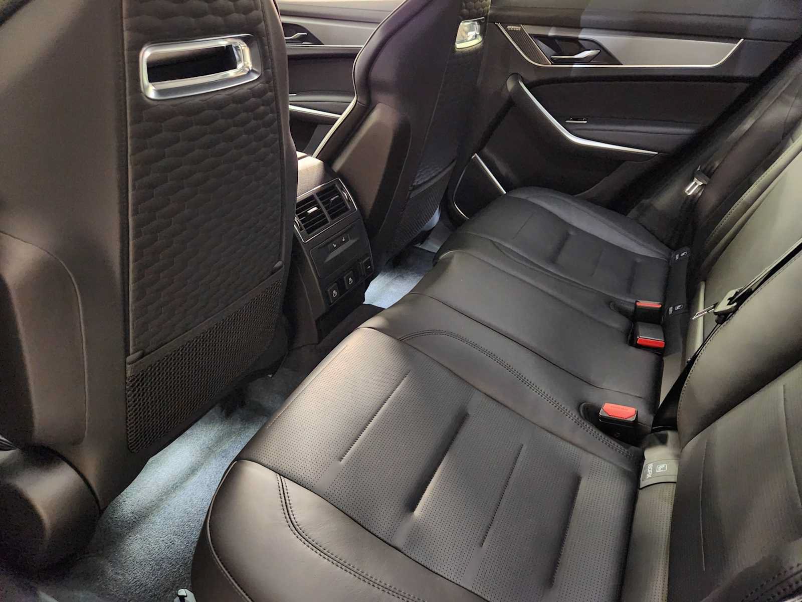 New 2026 Jaguar F-PACE SVR 575 Edition AWD/4WD image 29