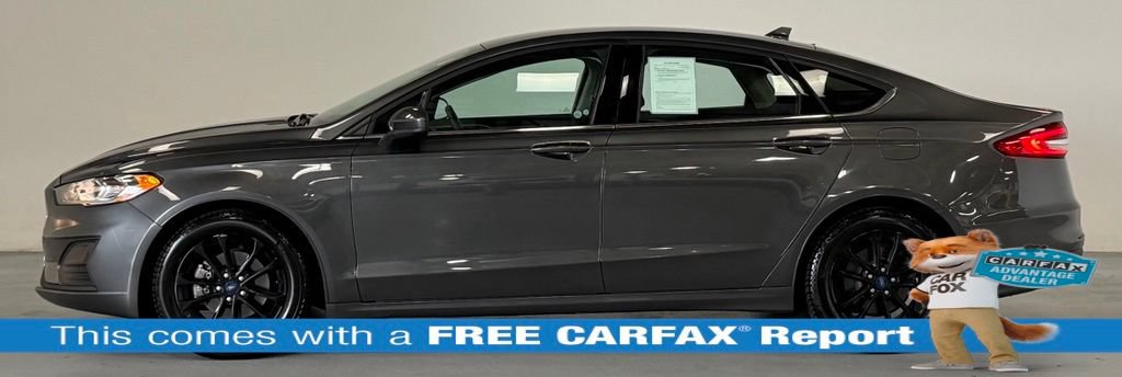 Used 2019 Ford Fusion SE FWD image 2