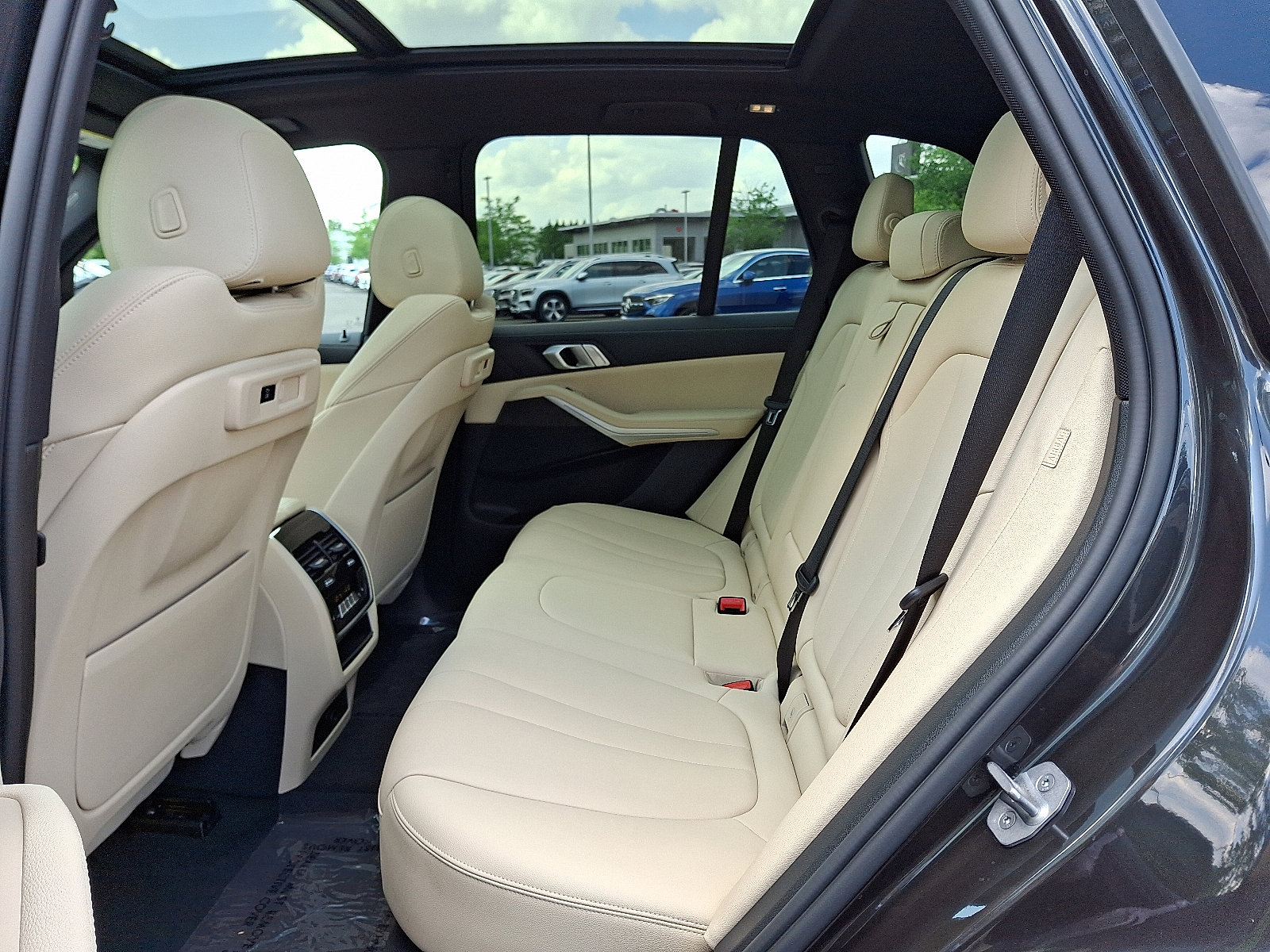Used 2022 BMW X5 xDrive40i w/ Premium Package image 10