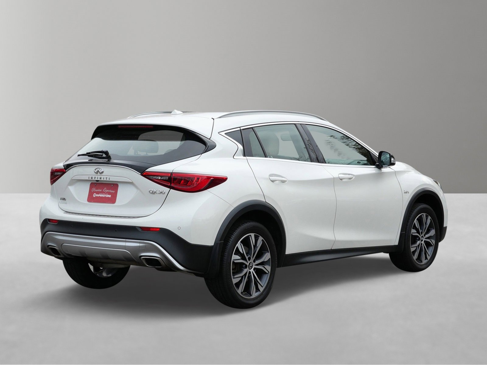 Used 2017 INFINITI QX30 Premium w/ Navigation Package image 4