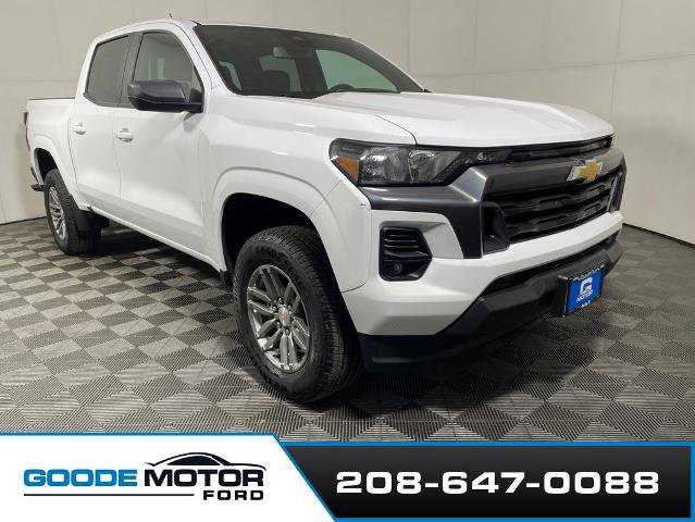 Used 2024 Chevrolet Colorado LT w/ LT Convenience Package II AWD/4WD image 2