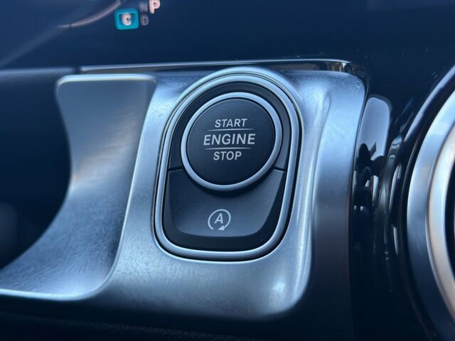 Used 2025 Mercedes-Benz GLB 250 image 28