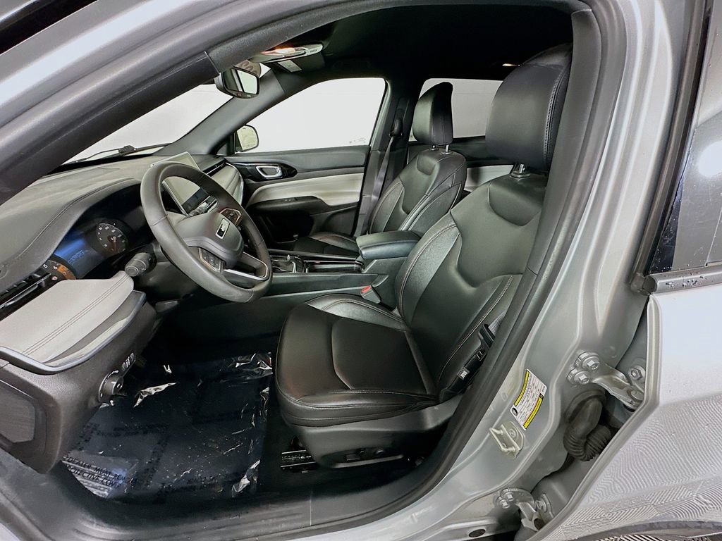 Certified 2024 Jeep Compass Limited image 31