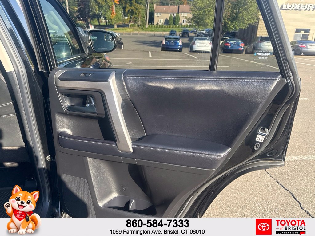Used 2017 Toyota 4Runner SR5 AWD/4WD image 37