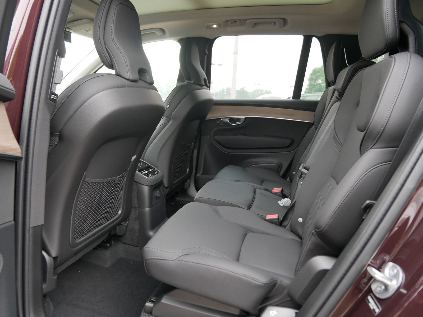 New 2025 Volvo XC90 T8 Plus w/ Protection Package Premier image 6