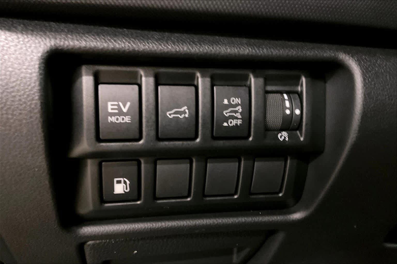 Certified 2025 Subaru Forester Premium AWD/4WD image 34