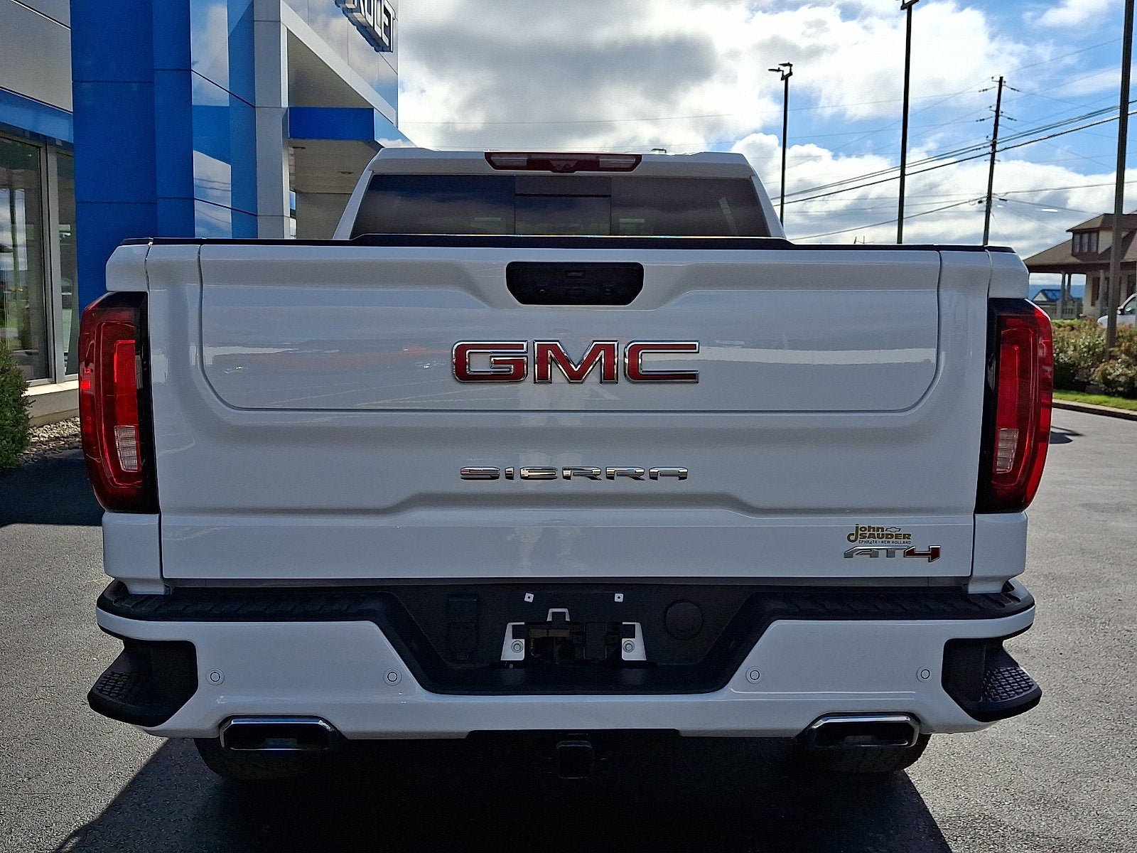 Used 2024 GMC Sierra 1500 AT4 w/ Technology Package AWD/4WD image 5