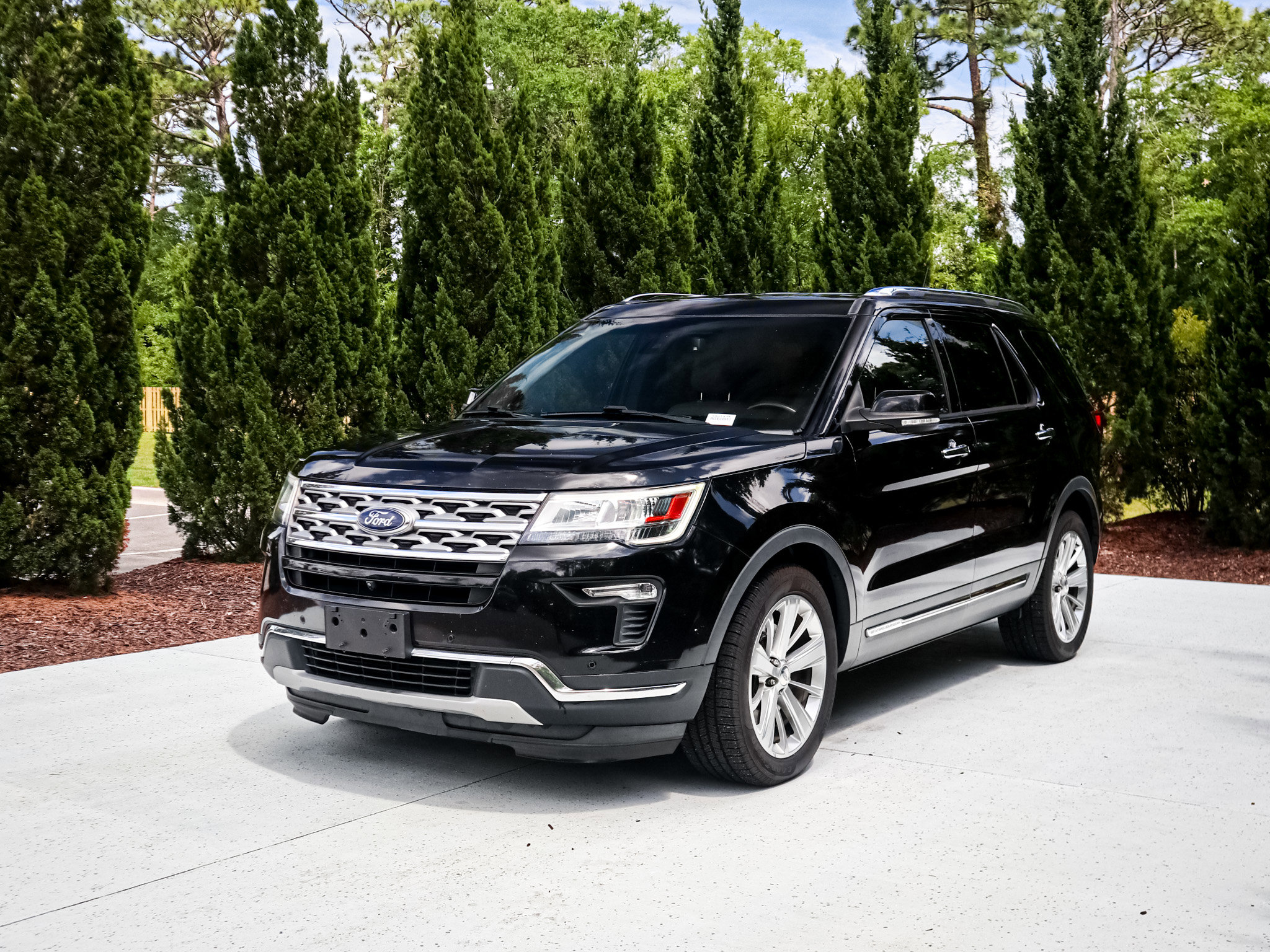 Used 2019 Ford Explorer Limited w/ Ford Safe & Smart Package FWD image 5