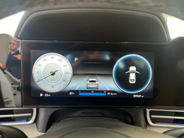 Used 2021 Hyundai Elantra Limited image 22