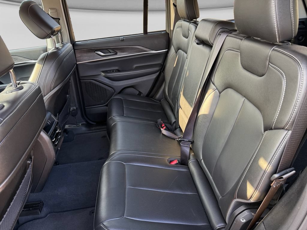 Used 2023 Jeep Grand Cherokee Limited w/ Luxury Tech Group II AWD/4WD image 38