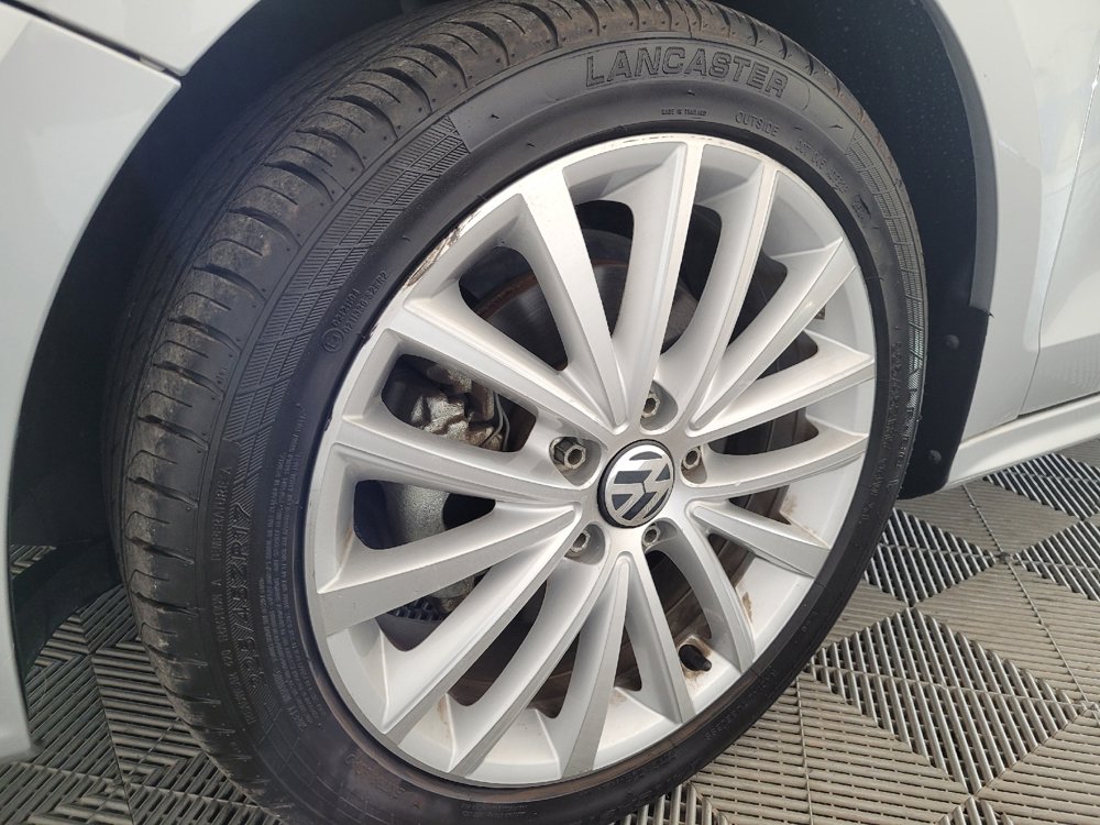 Used 2016 Volkswagen Jetta SEL FWD image 31
