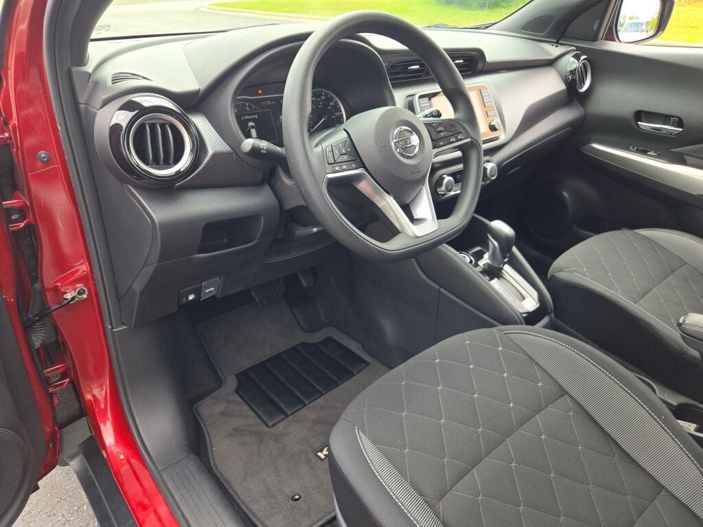 Used 2020 Nissan Kicks SV FWD image 20