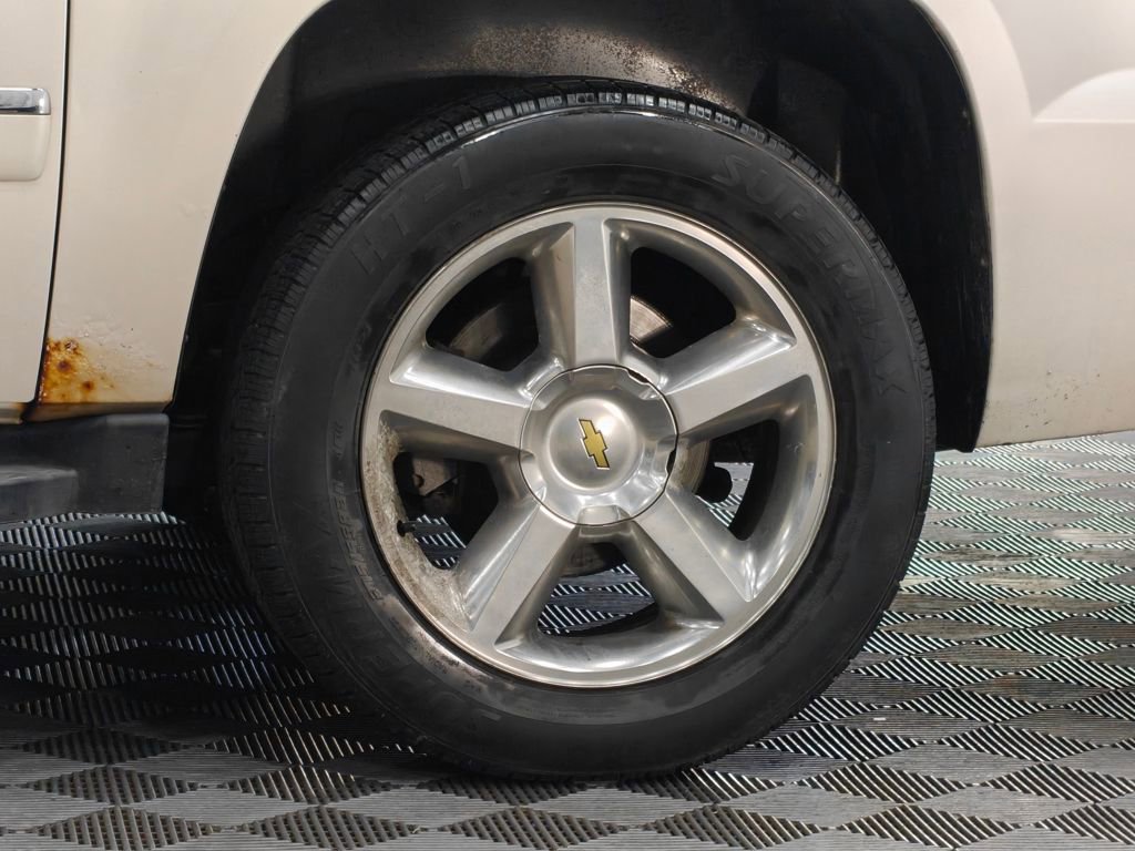 Used 2011 Chevrolet Avalanche LTZ AWD/4WD image 48