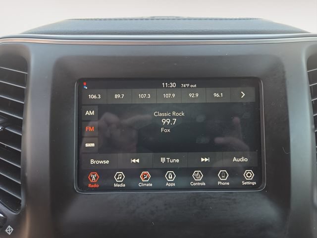 Used 2019 Jeep Cherokee Latitude w/ Cold Weather Group AWD/4WD image 22