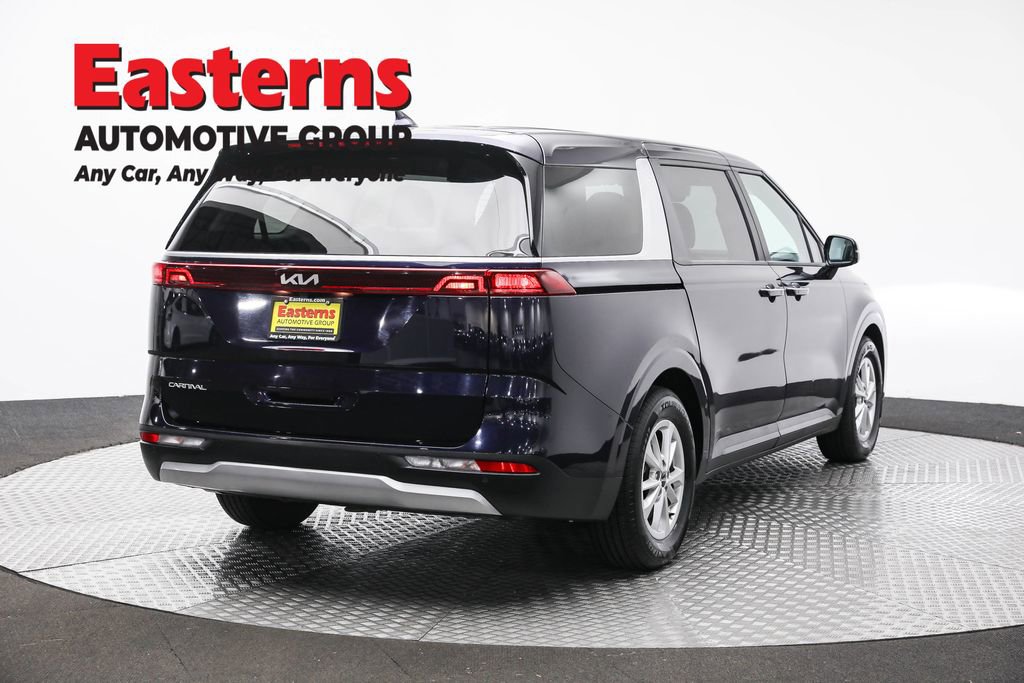 Used 2024 Kia Carnival LX image 5