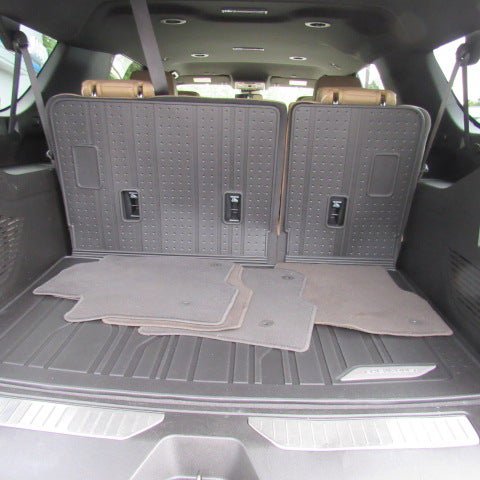Used 2024 Chevrolet Suburban Premier image 8