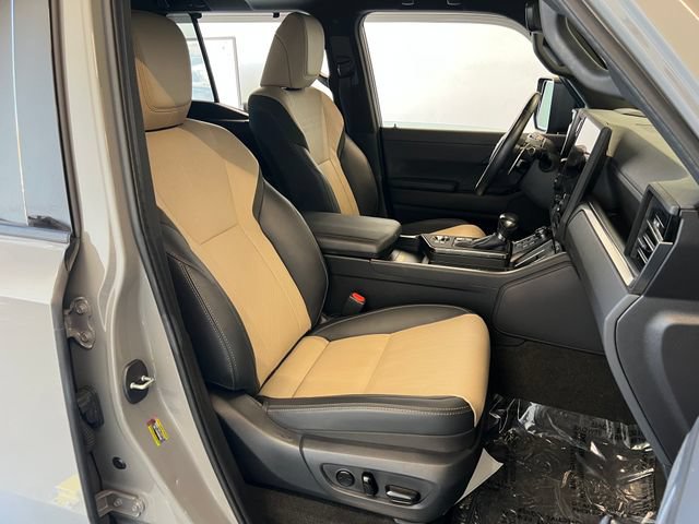 Used 2025 Lexus GX 550 w/ Accessory Package (32) AWD/4WD image 51