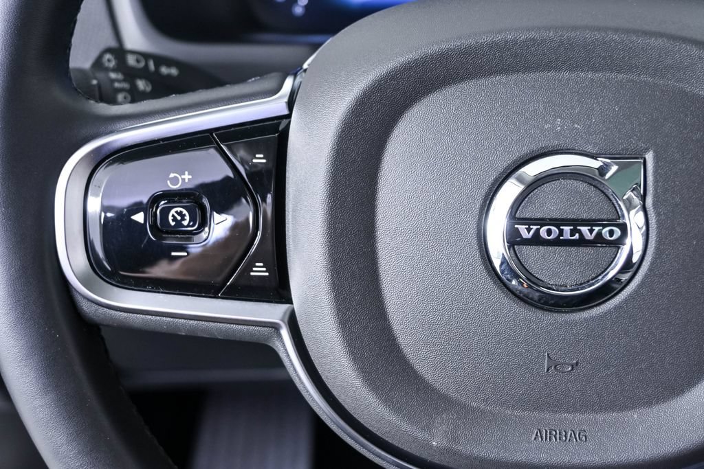 Certified 2025 Volvo XC90 B5 Core AWD/4WD image 11