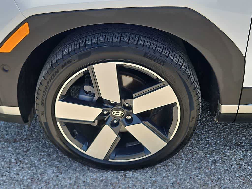 Used 2025 Hyundai Santa Fe Limited FWD image 11