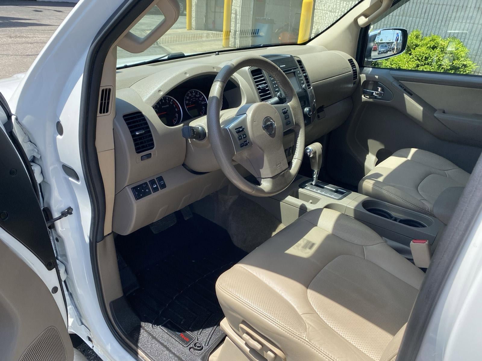 Used 2013 Nissan Frontier SL w/ Moonroof Pkg AWD/4WD image 12
