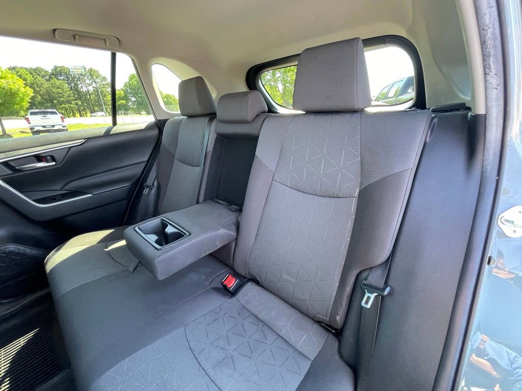 Used 2022 Toyota RAV4 XLE w/ Convenience Package FWD image 25