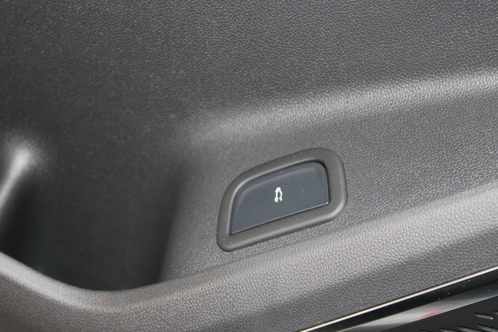 New 2026 Chevrolet Traverse RS w/ LPO, Floor Liner Package FWD image 47