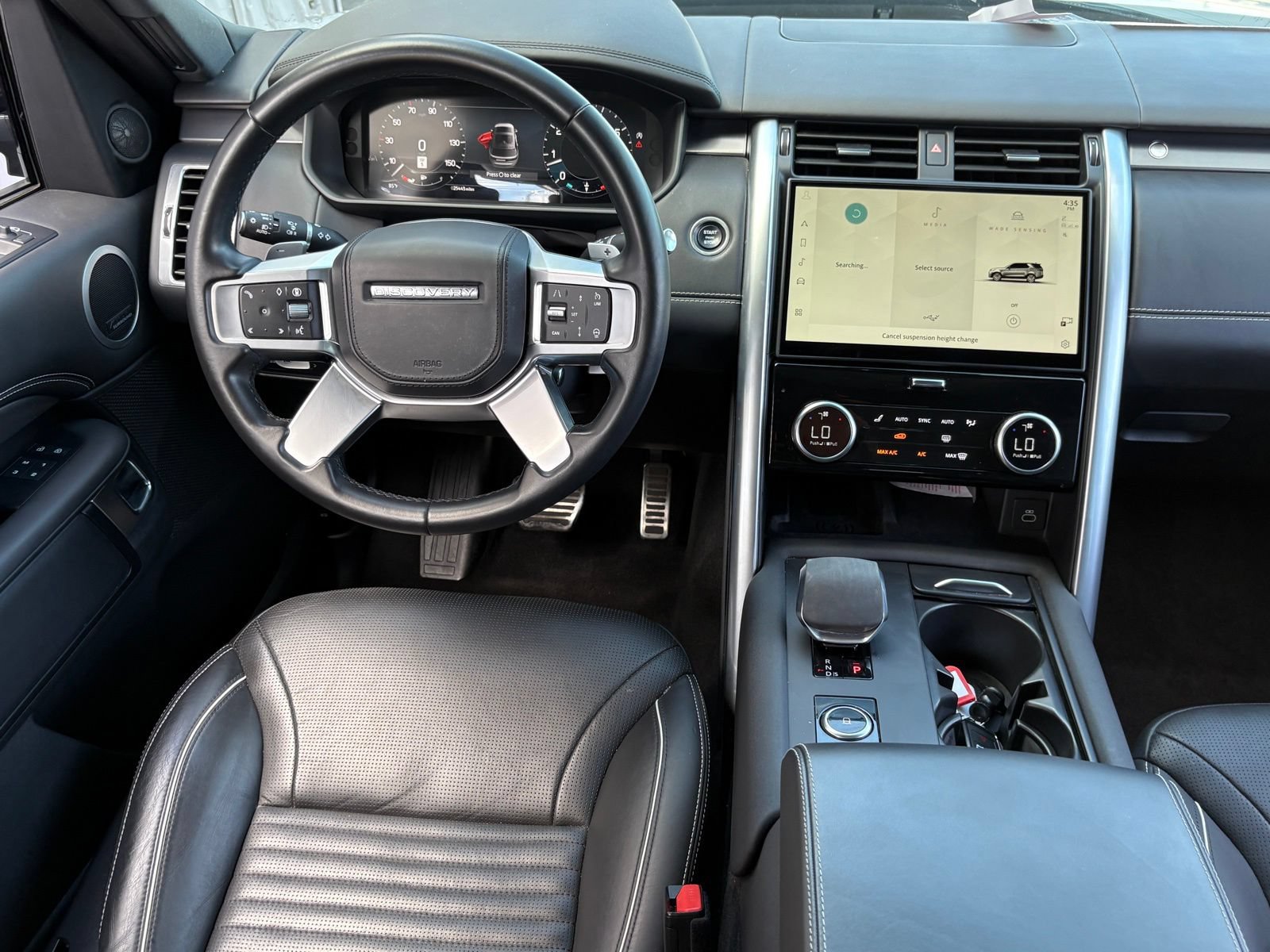 Used 2024 Land Rover Discovery Metropolitan Edition AWD/4WD image 16