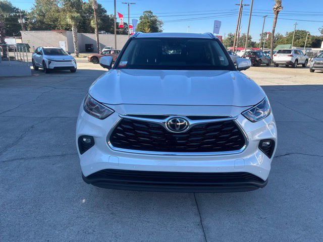 Used 2026 Toyota Highlander Limited AWD/4WD image 2