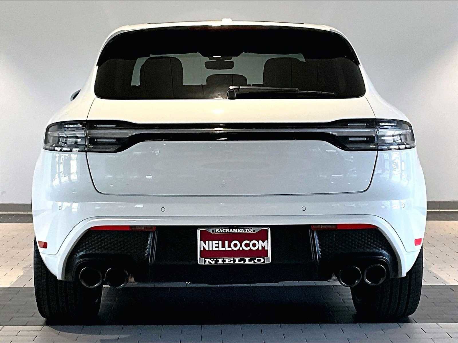 Used 2025 Porsche Macan image 9