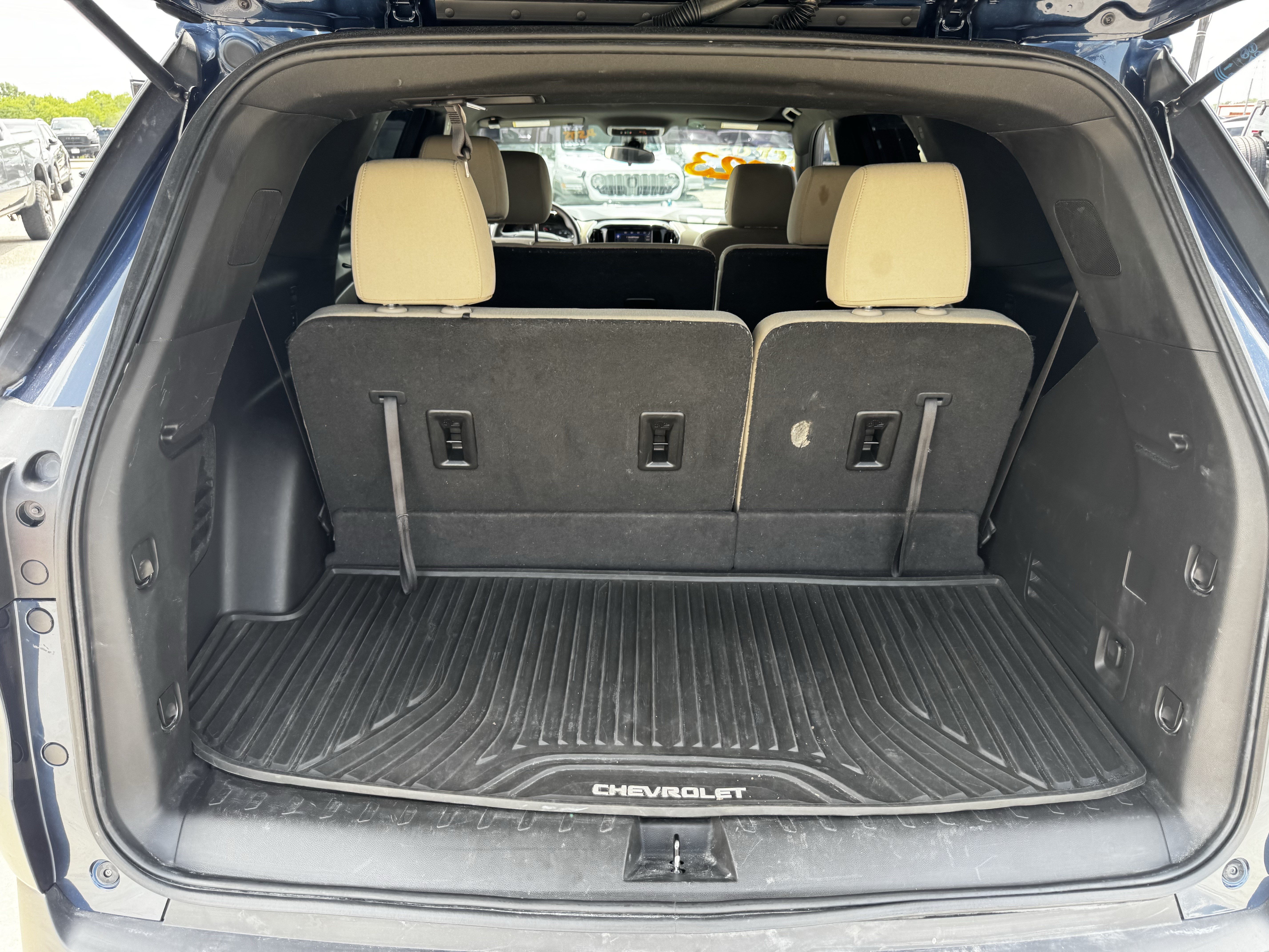 Used 2023 Chevrolet Traverse LS w/ Safety Package FWD image 29