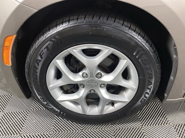 Used 2017 Chrysler Pacifica Touring-L w/ Tire & Wheel Group FWD image 12