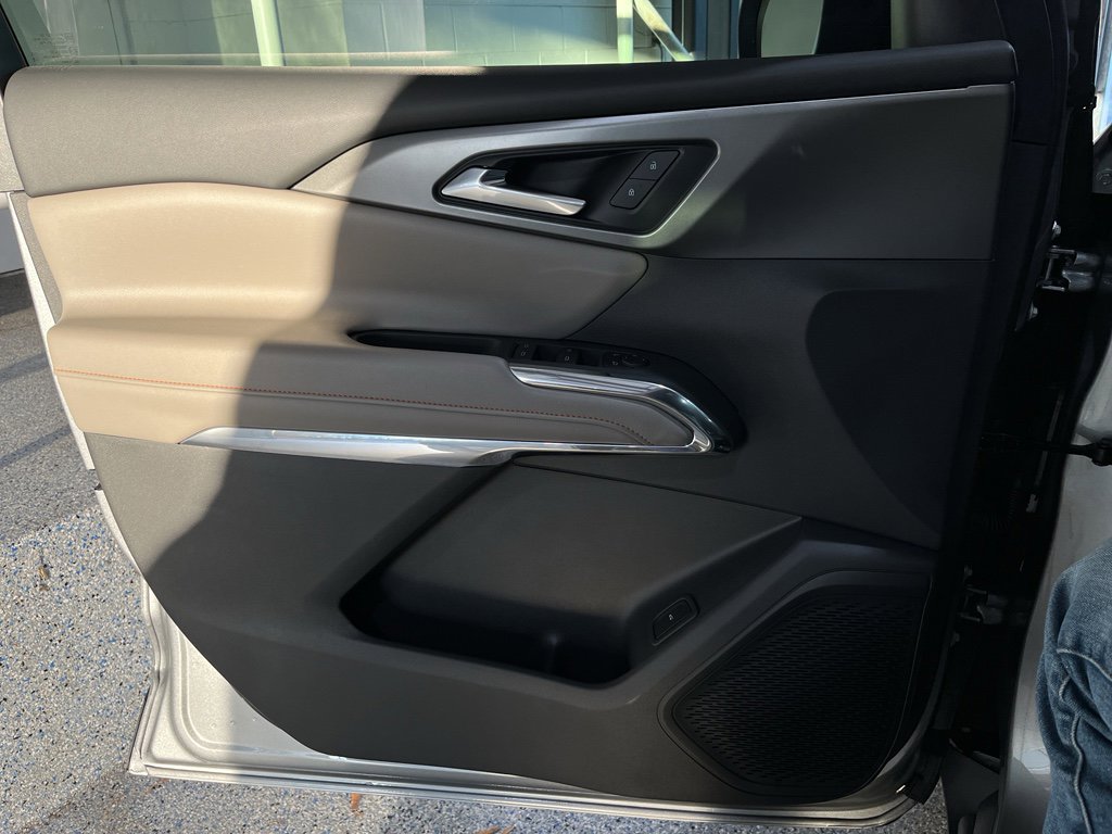New 2026 Chevrolet Traverse LT w/ LPO, Floor Liner Package FWD image 25