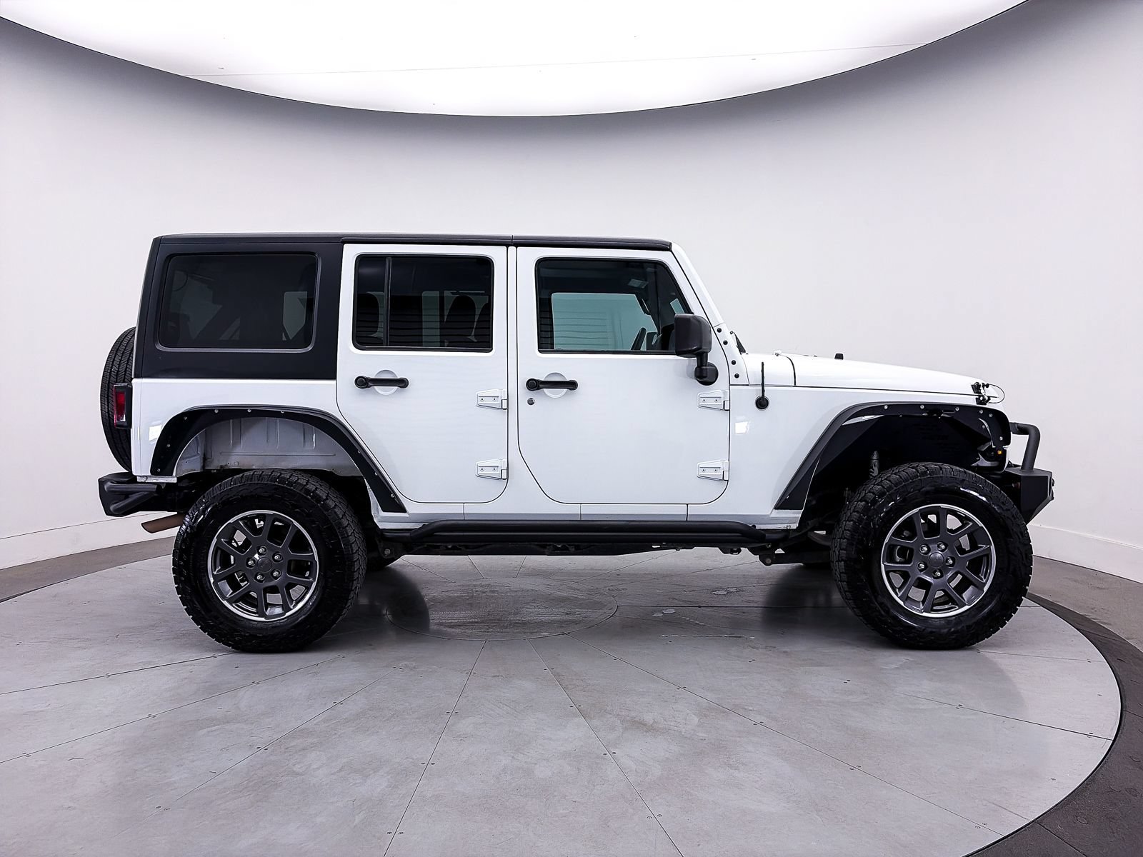 Used 2016 Jeep Wrangler Unlimited Sahara w/ Connectivity Group AWD/4WD image 31