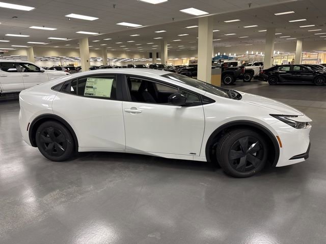 New 2026 Toyota Prius LE image 2