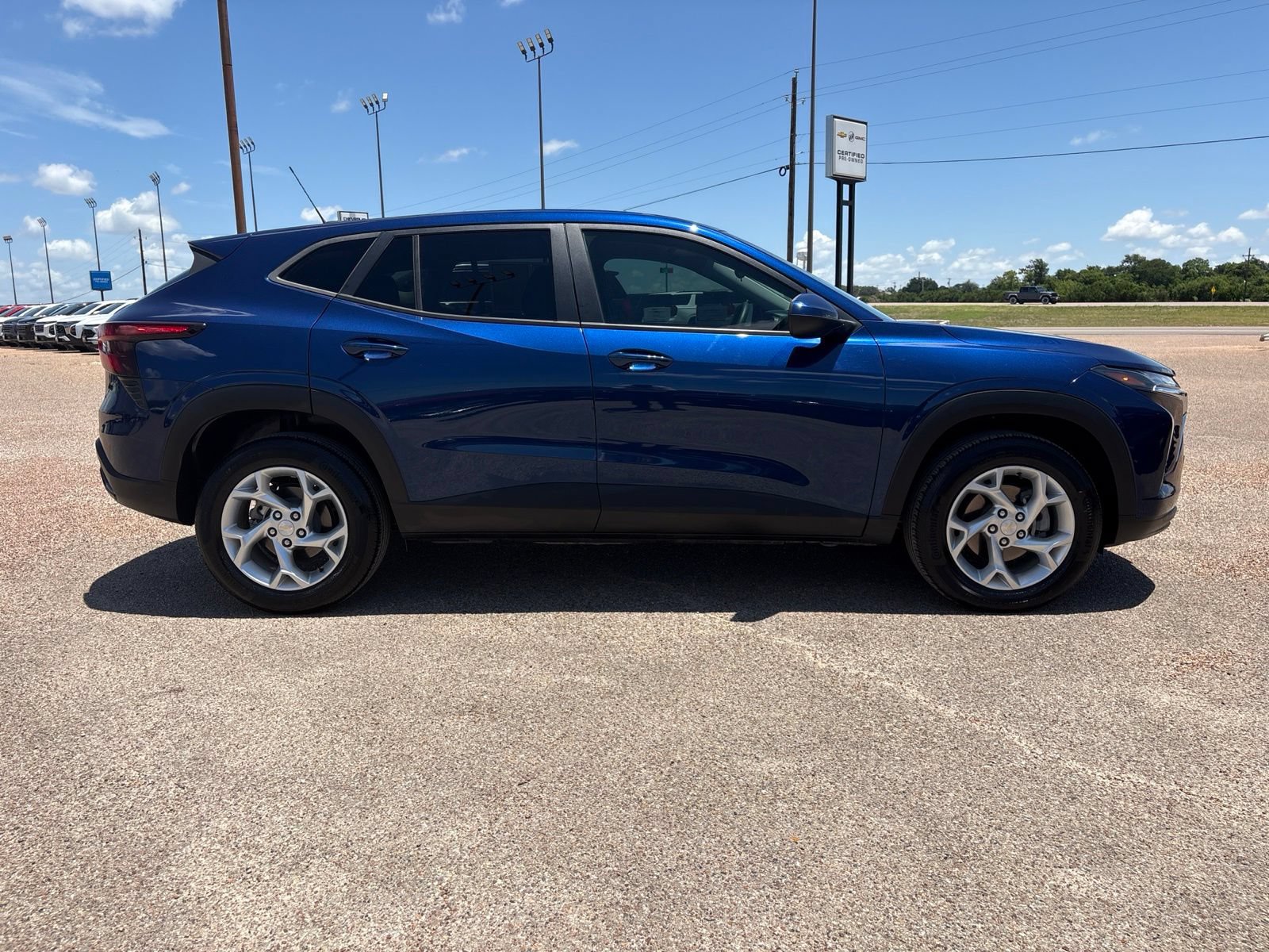 Used 2024 Chevrolet Trax LS w/ LS Convenience Package FWD image 7