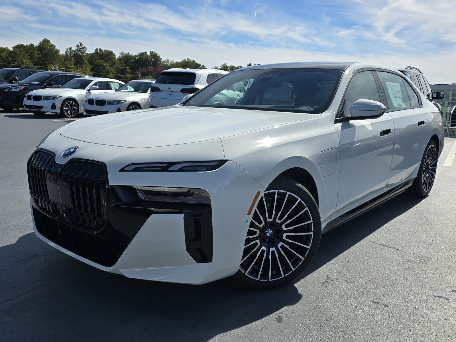 New 2026 BMW 750e xDrive image 28