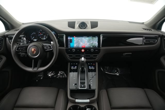 Certified 2026 Porsche Macan AWD/4WD image 33